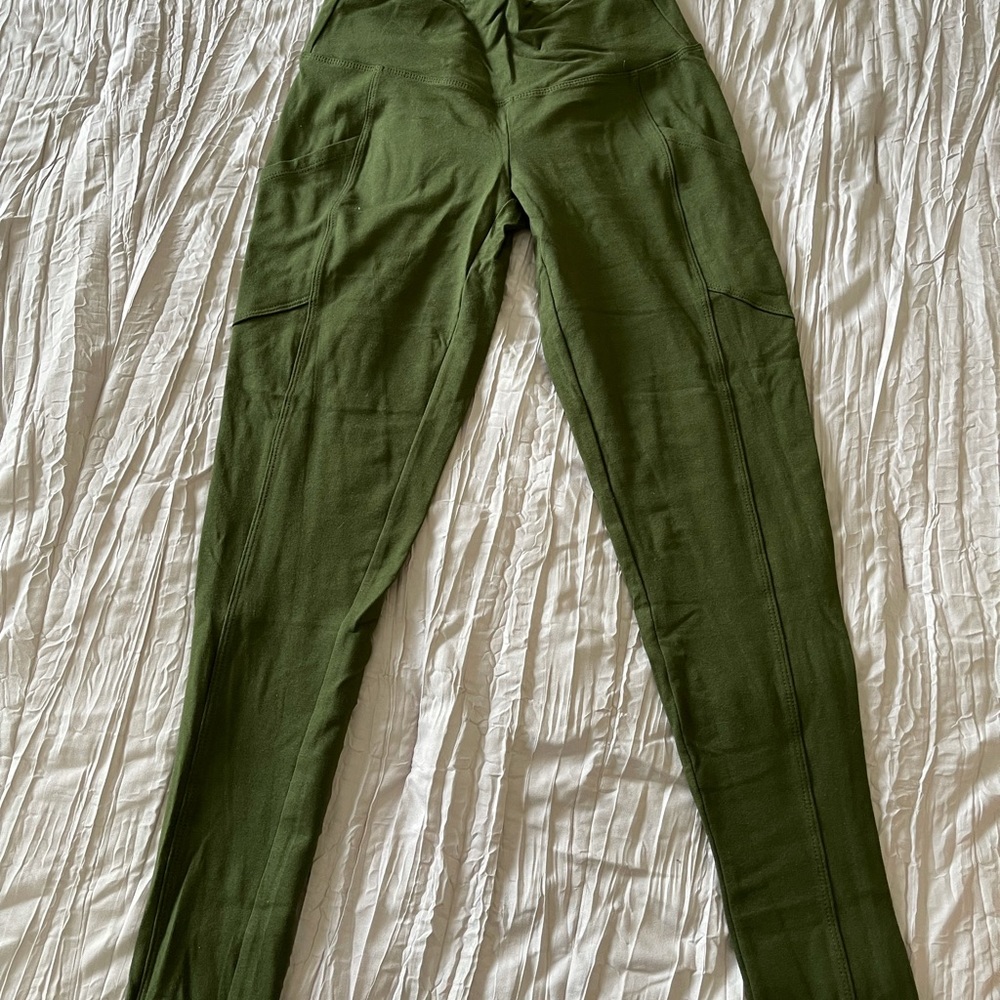 Olive Green leggings with pockets Medium
